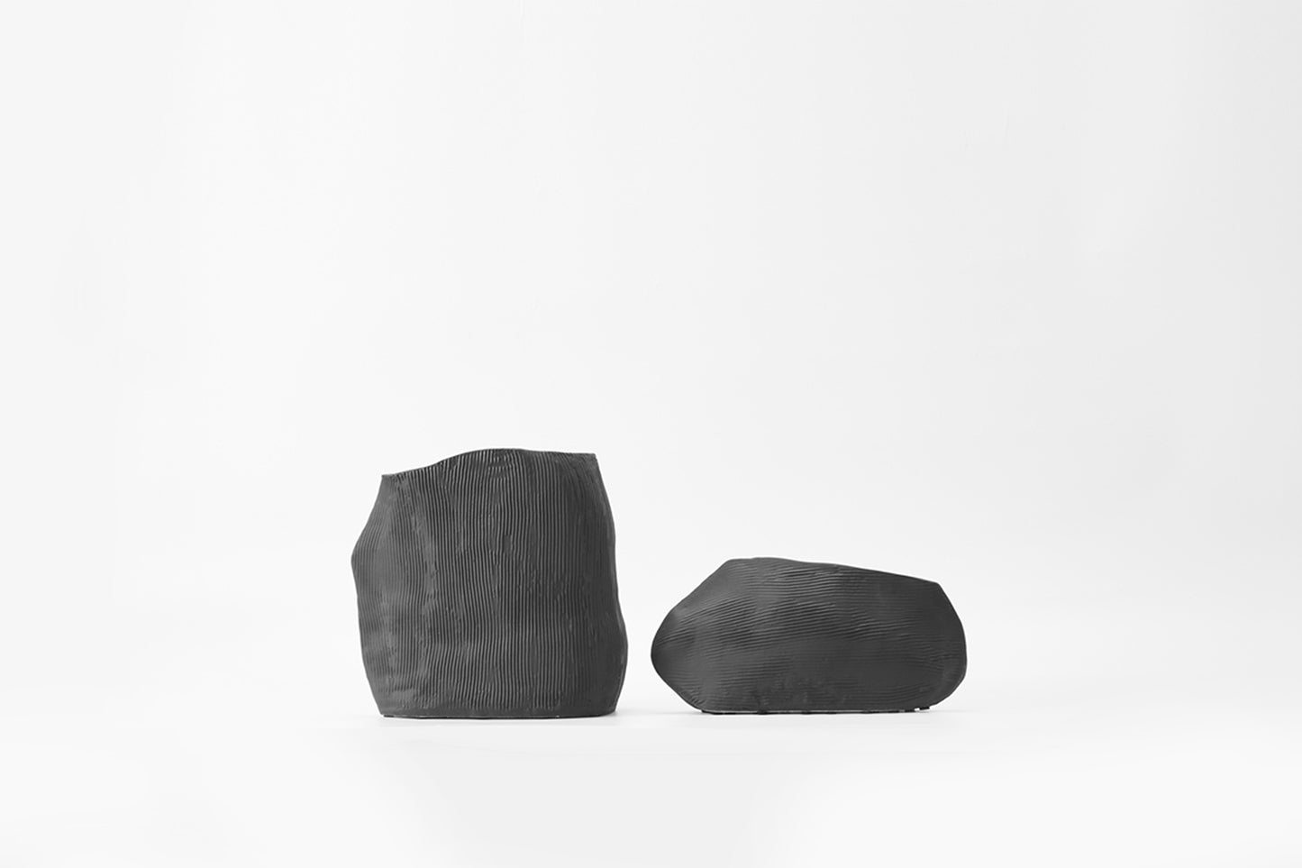 © Chalk vase ebony tall