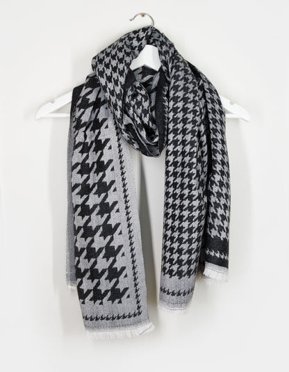 Reversable houndstooth scarf