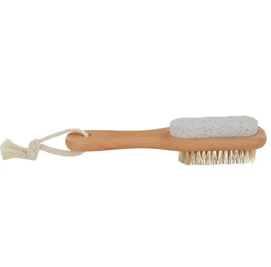 © Wooden nail brush with handle