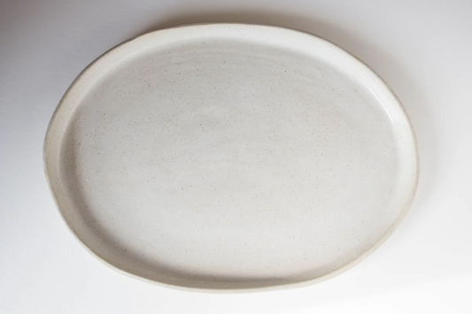 © Oval platter white on stone