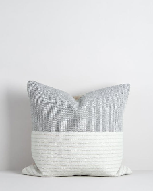 © Willett outdoor cushion grey almond